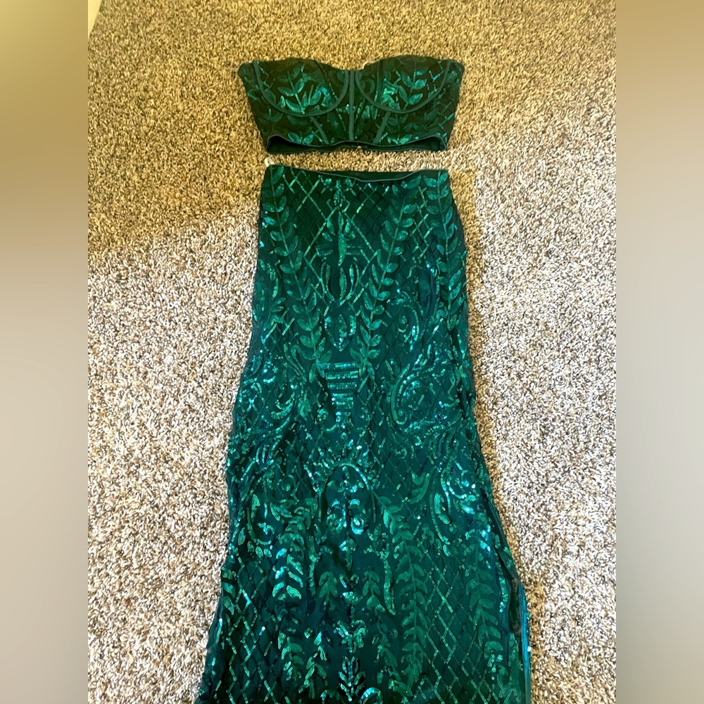 Lulus emerald sequin two piece midi dress!
